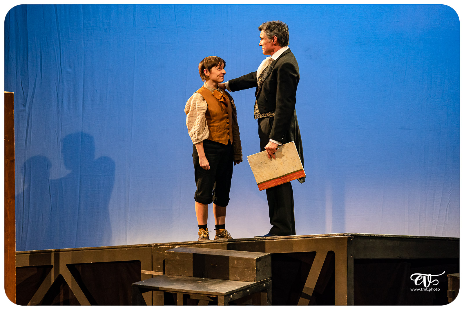 OLIVER TWIST (CIE LA MESNIE H.)